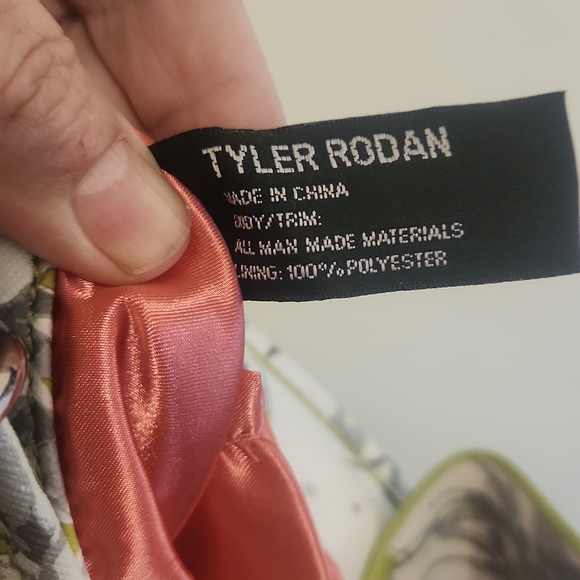 Tyler Rodan Shoulder Bag - Picture 5 of 7